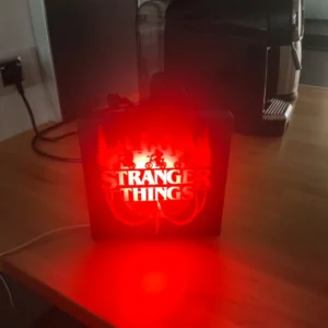 Lampara de Stranger Things elaborada en impresión 3d.